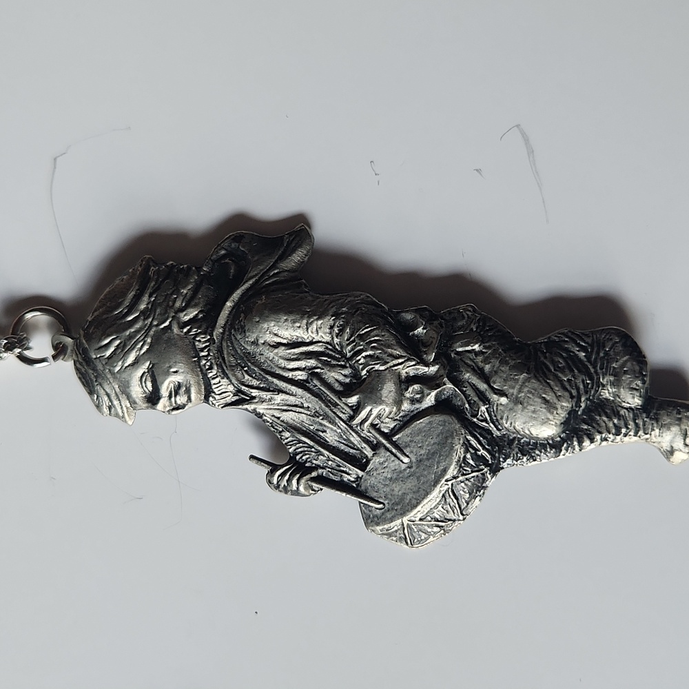 ✨3 for $15 sale ✨Vintage international Pewter 1974 Little Drummer Boy Necklace